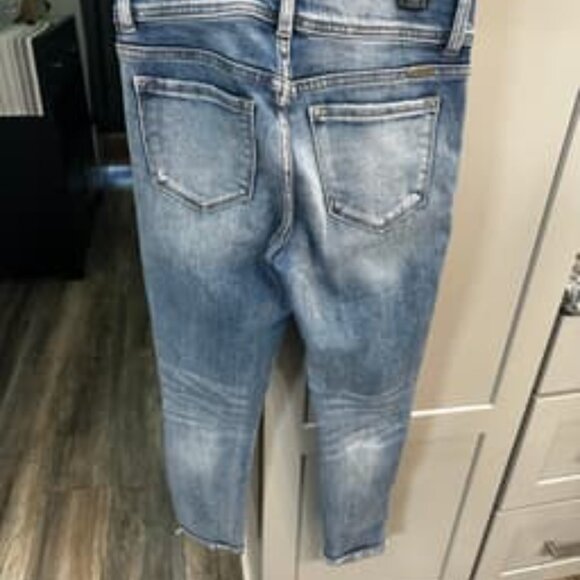 Like new condition size 25 women’s ankle skinny jeans. - Picture 4 of 7